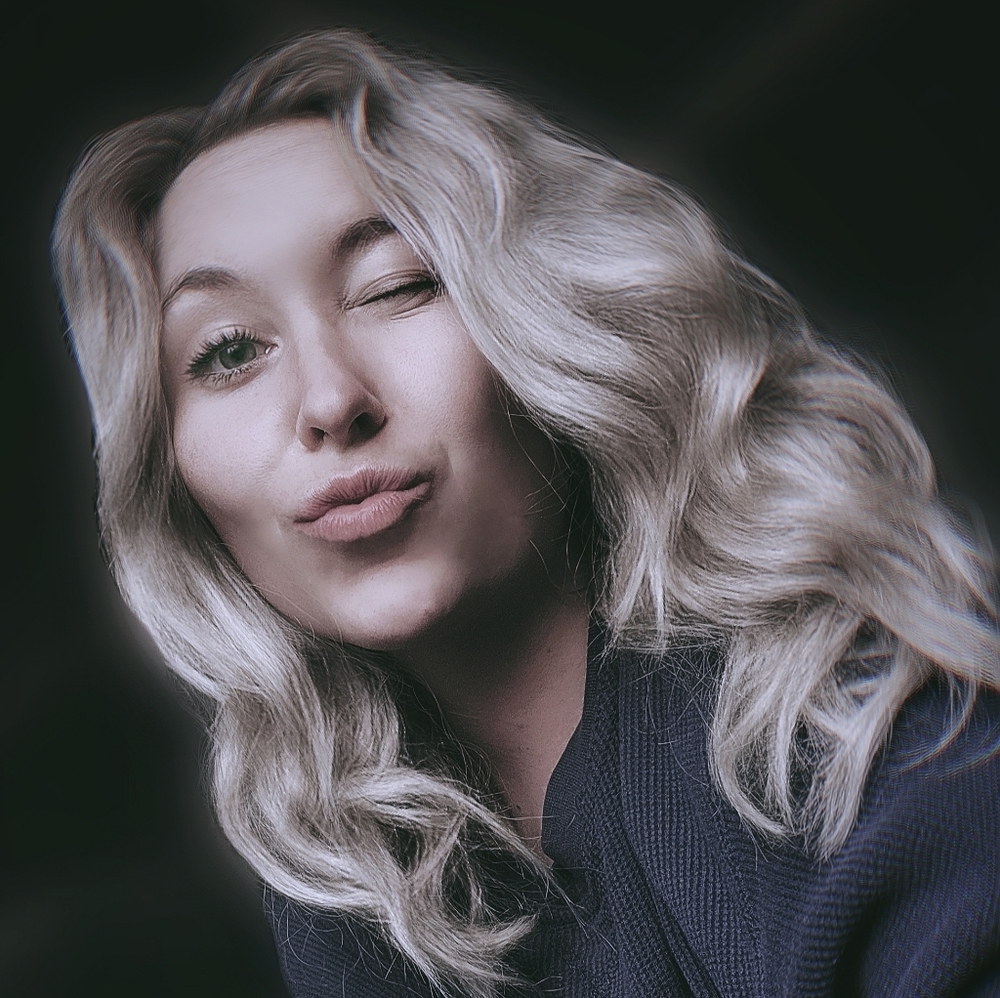 Meet your Posher, Alexandra
